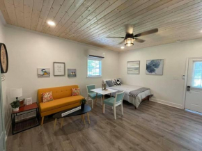 Beautifully Renovated Studio 2 Miles From Marina!